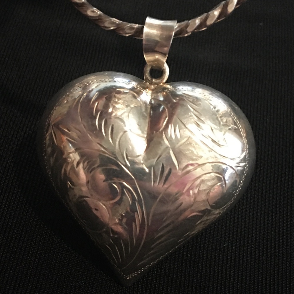 SS Vintage Puffed Heart Pendant - Picture 3 of 4